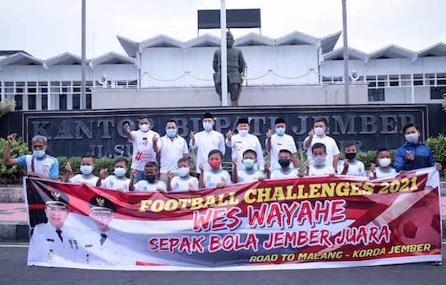 Bupati Hendy Lepas Perwakilan Korda U-10 dan U-13 ke Jatim Footbal Challenge